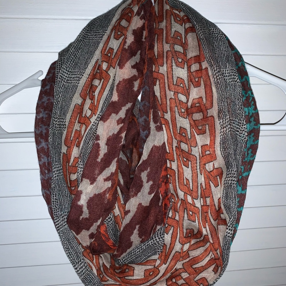 Multicolor/patterned scarf